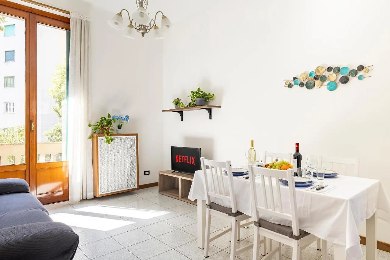 Navigli-Style Apartment Milán
