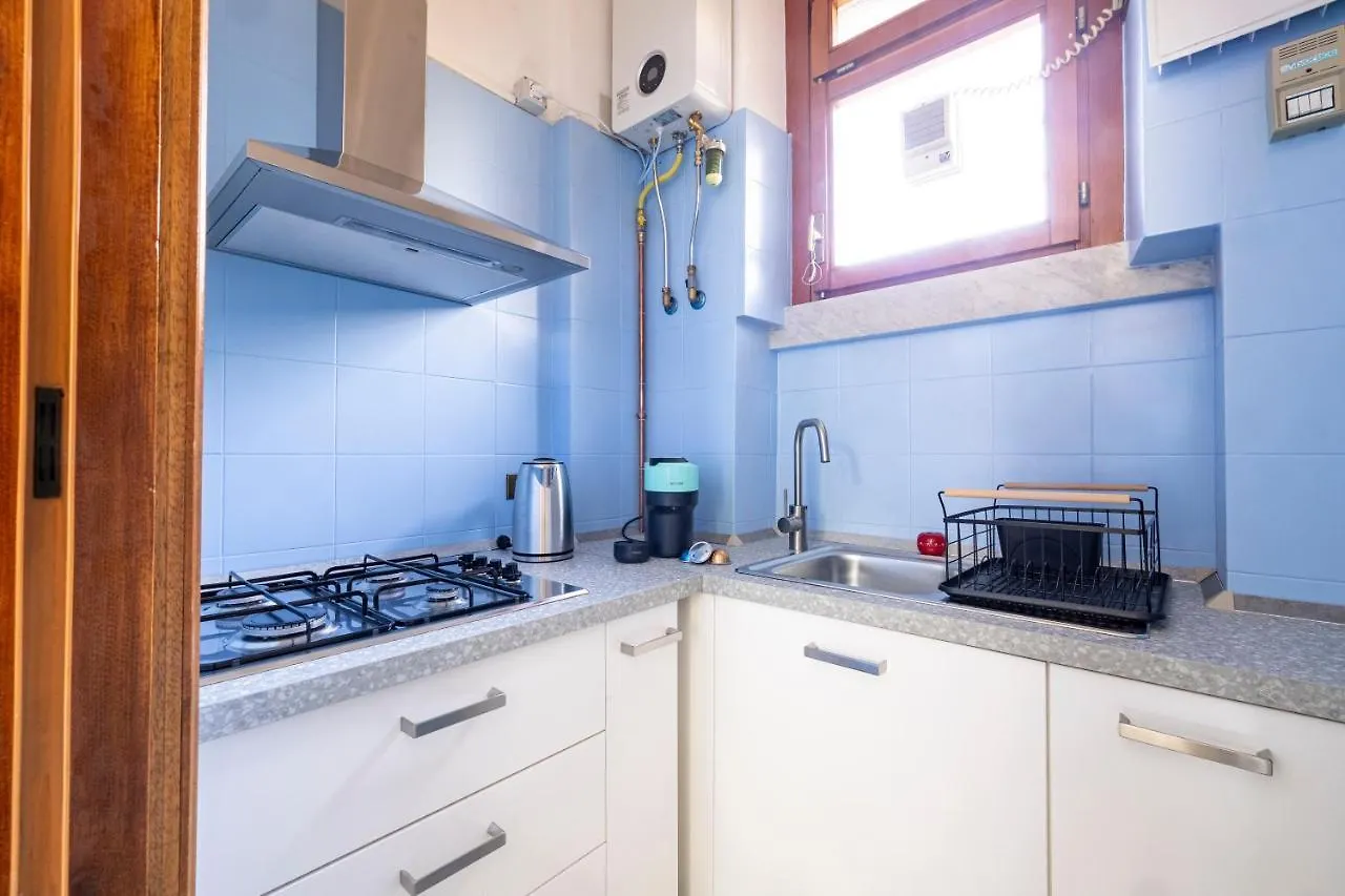 Navigli-Style Apartment Milán