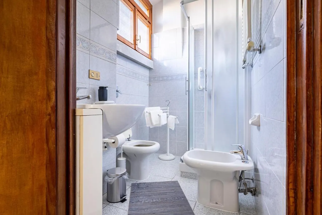Navigli-Style Apartment Milán